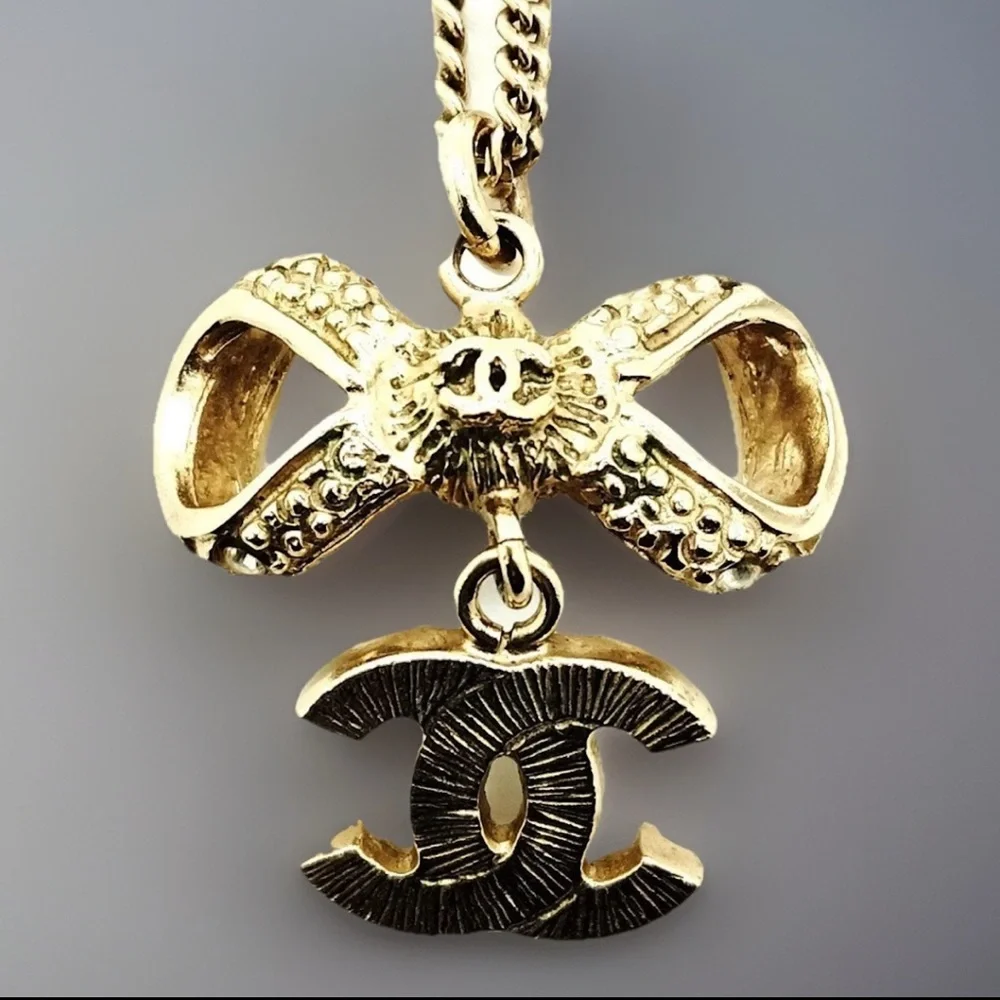 Auth🔥CHANEL  Crystal Bow Necklace🌸W /Free COA / Chanel Box -EUC-